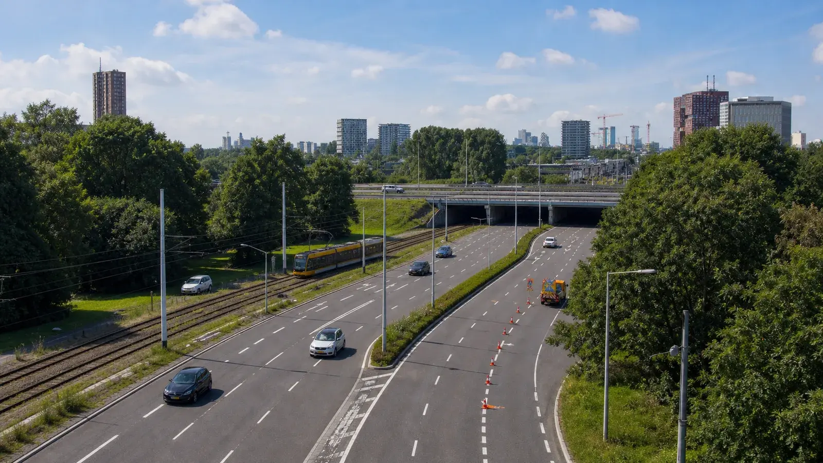 An elevated illustration of a broad Utrecht road and parallel tram line approaching an underpass, with light traffic and cones marking one lane.